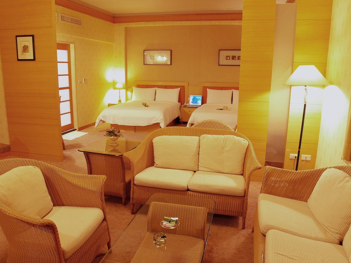 Park Motel Chiayi Exterior foto